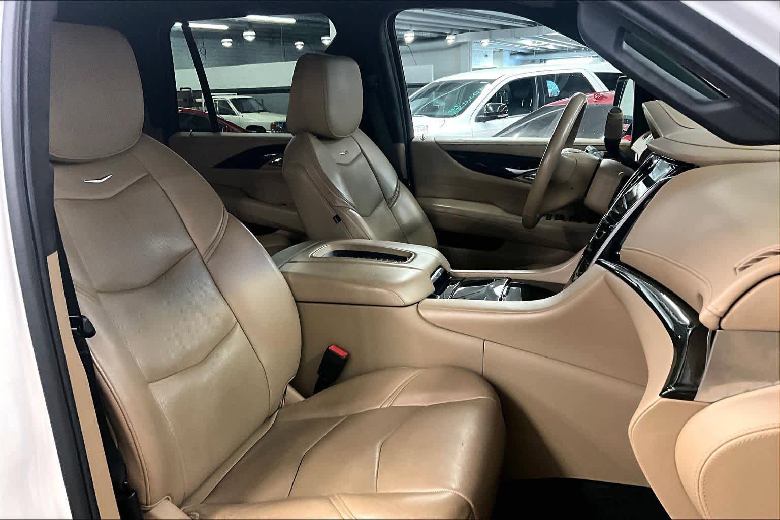 Used 2019 Cadillac Escalade Platinum image 8