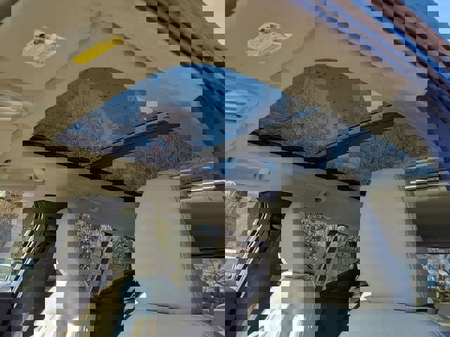 Used 2023 Volvo XC40 B5 Plus image 25