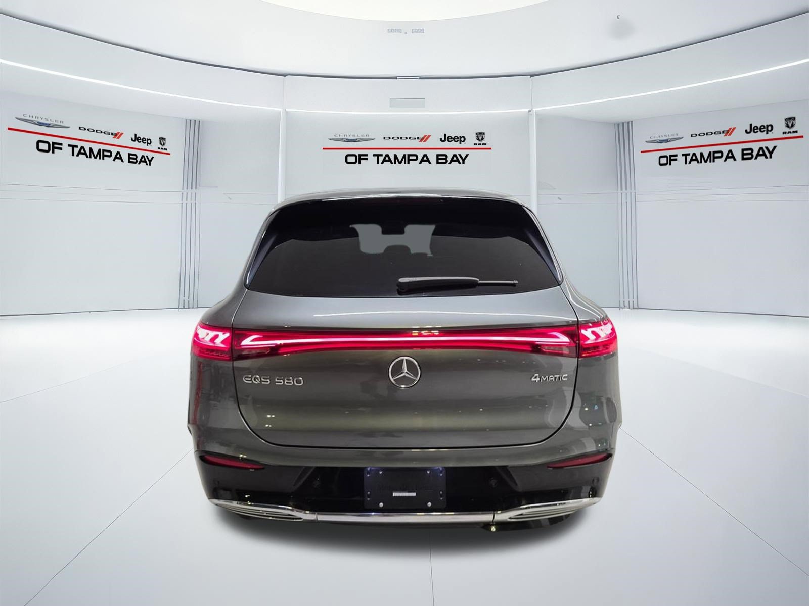 Used 2023 Mercedes-Benz EQS 580 4MATIC SUV w/ Exclusive Trim Package image 5