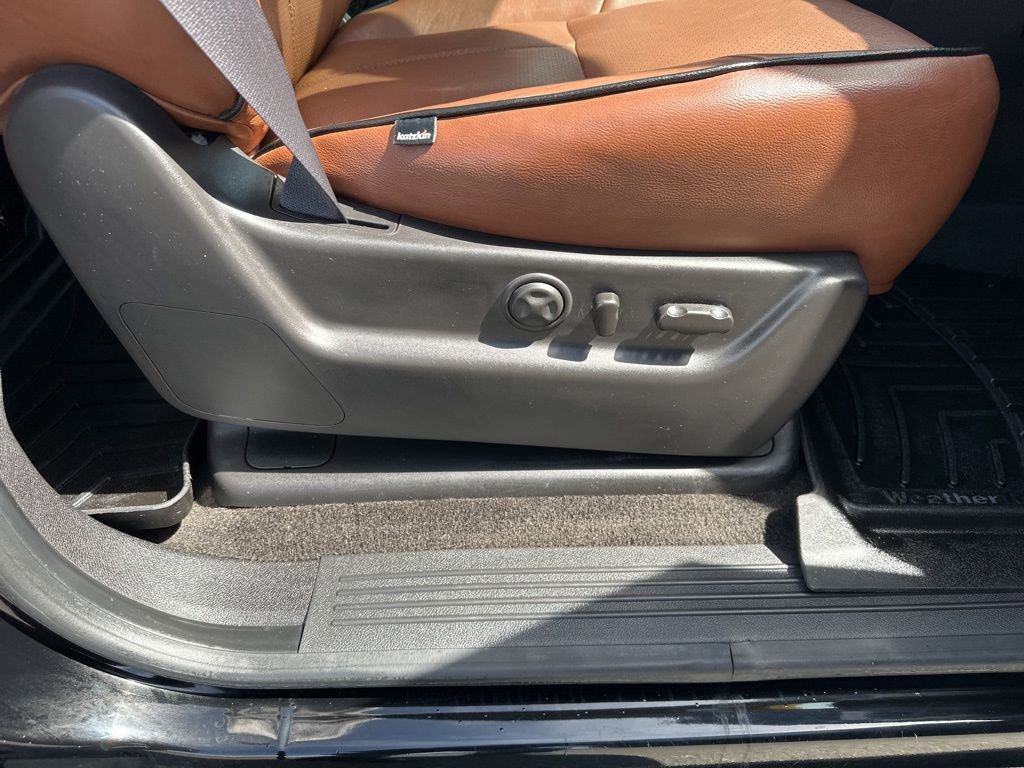 Used 2012 Chevrolet Avalanche LT image 25