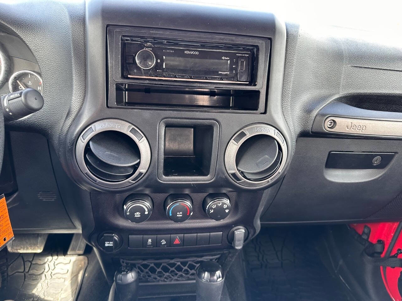 Used 2015 Jeep Wrangler Sport image 17