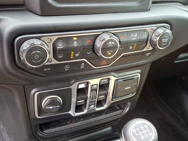 Used 2018 Jeep Wrangler Unlimited Sahara image 12