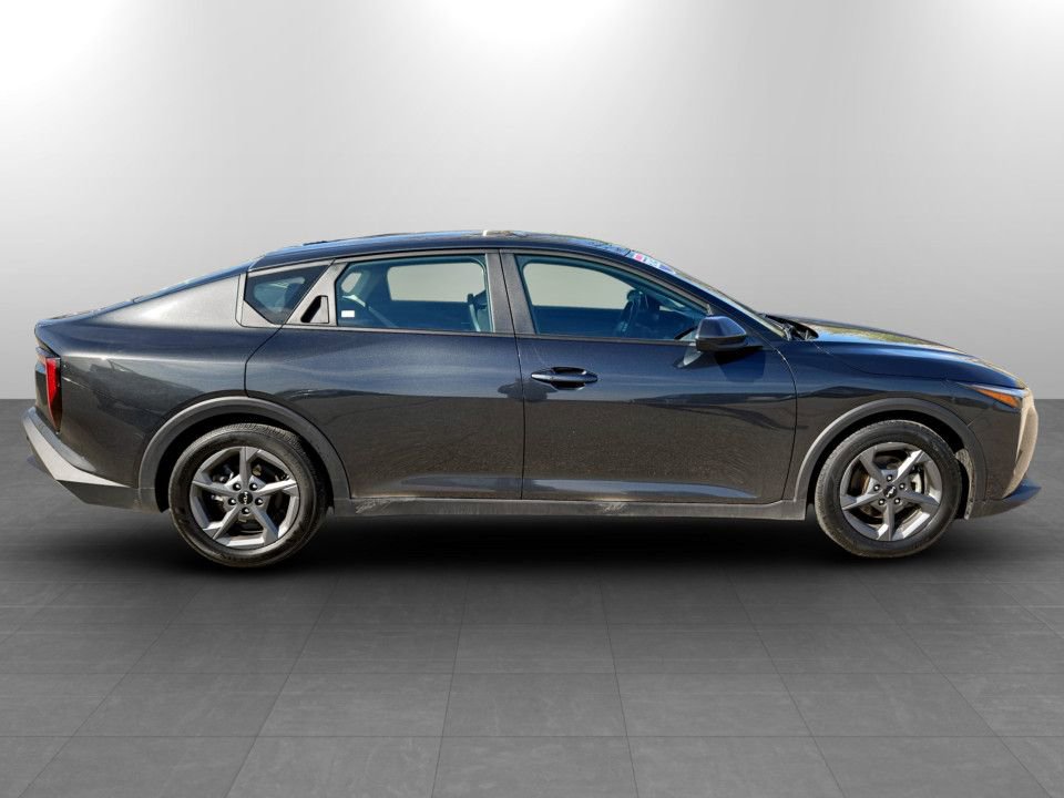 Used 2025 Kia K4 LXS FWD image 4