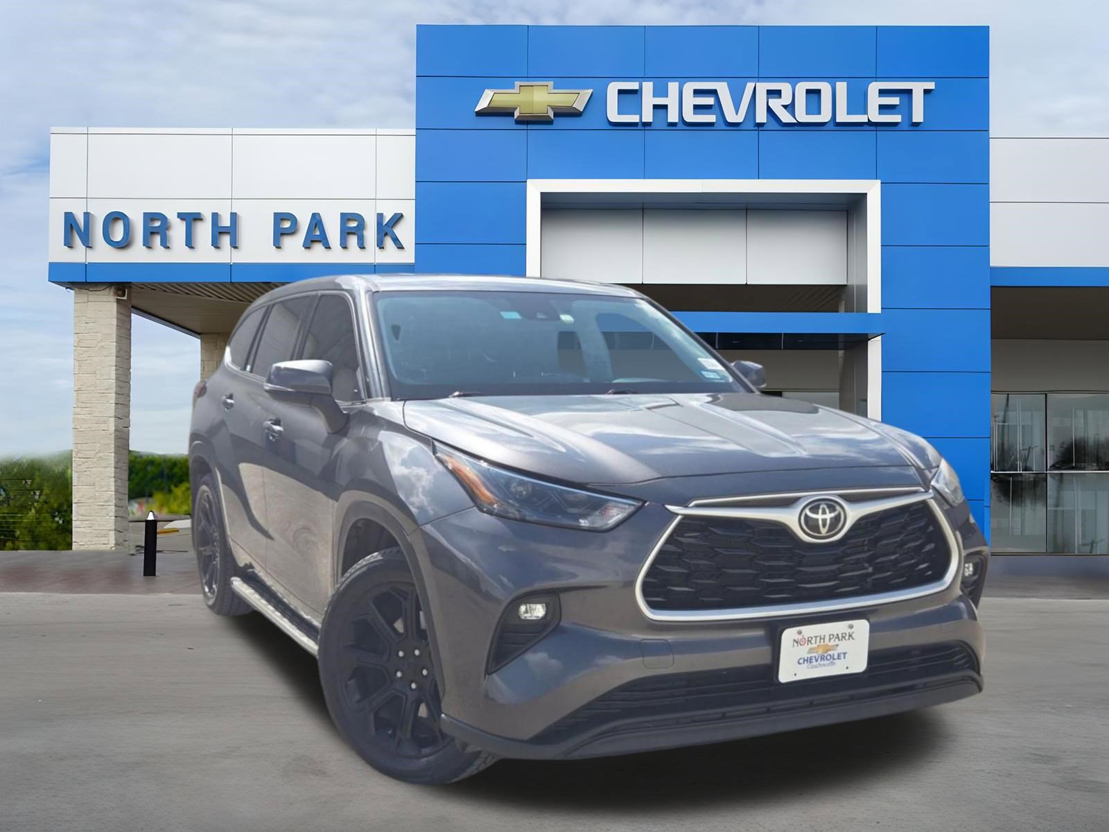 Used 2022 Toyota Highlander LE