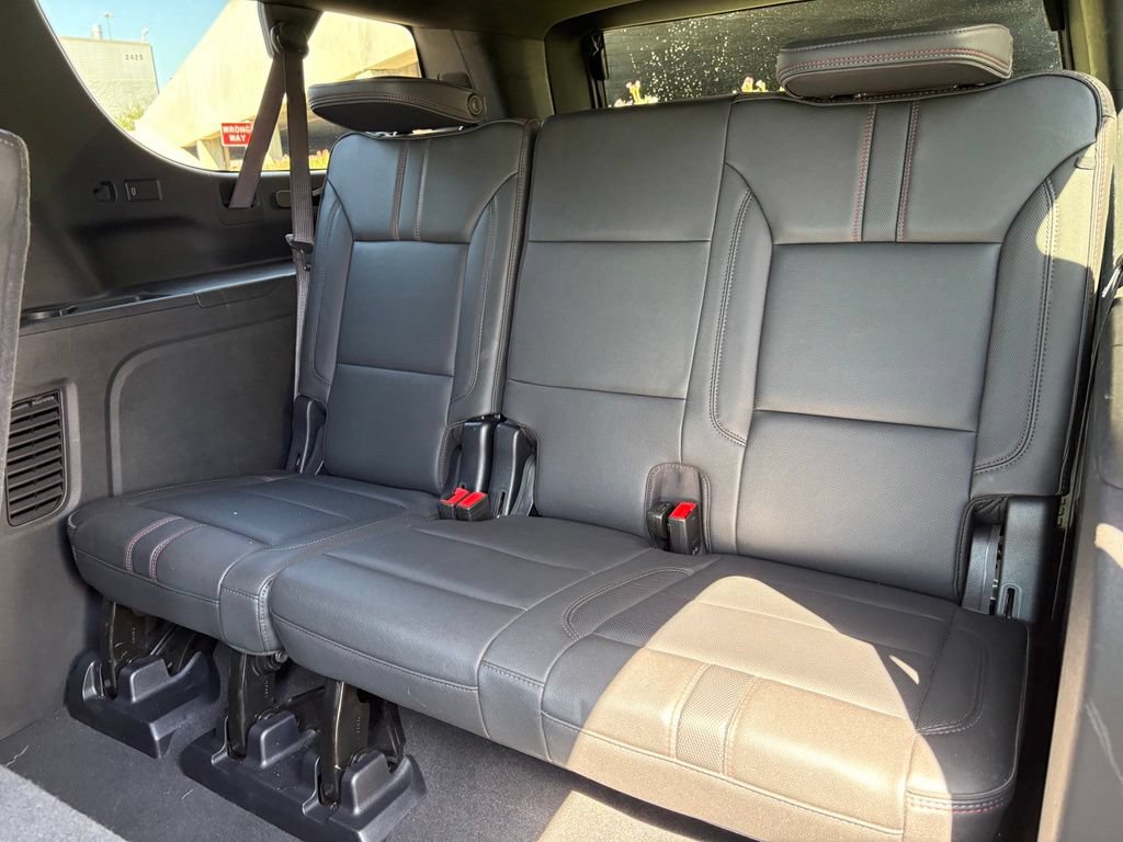 Used 2025 Chevrolet Suburban RST RWD image 13