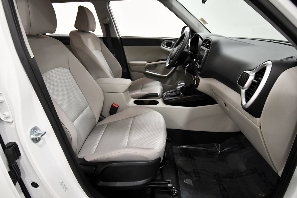 Certified 2025 Kia Soul LX FWD image 17