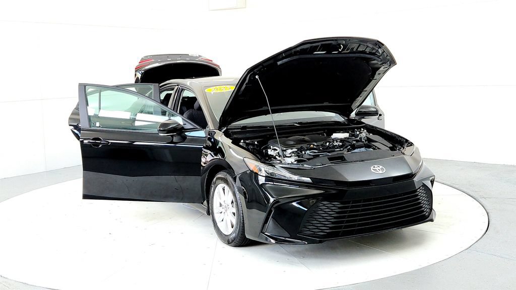 Used 2025 Toyota Camry LE FWD image 9