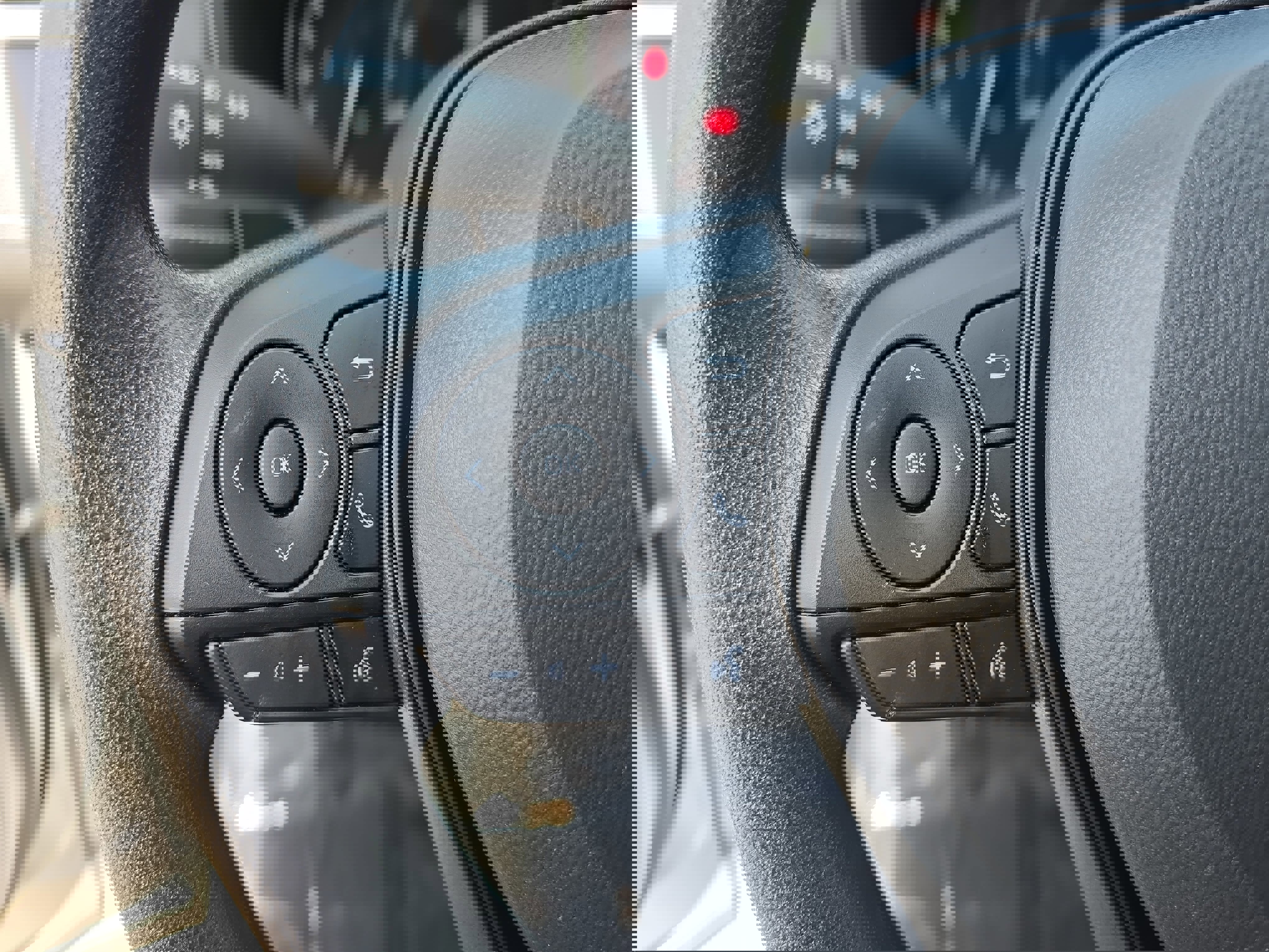 Used 2025 Toyota RAV4 XLE w/ Convenience Package image 19