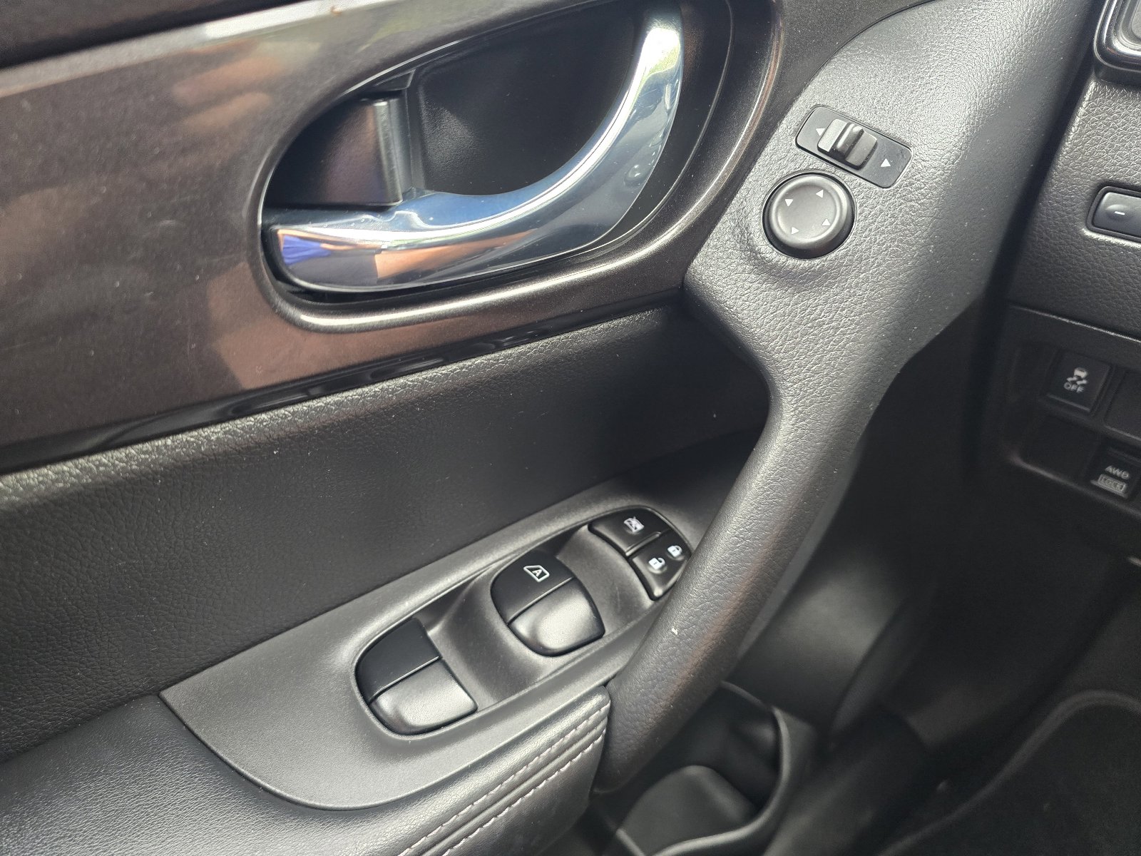 Used 2018 Nissan Rogue S AWD/4WD image 22