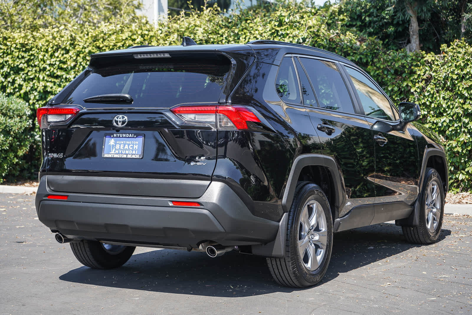 Used 2025 Toyota RAV4 LE AWD/4WD image 6