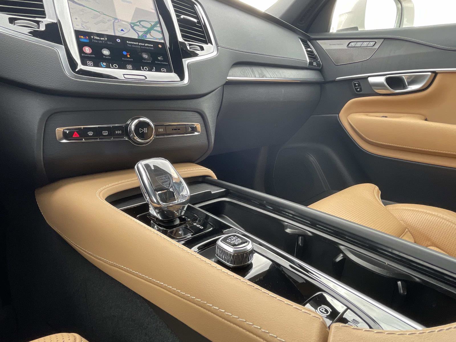 Certified 2024 Volvo XC90 B6 Ultimate w/ Protection Package Premier image 30