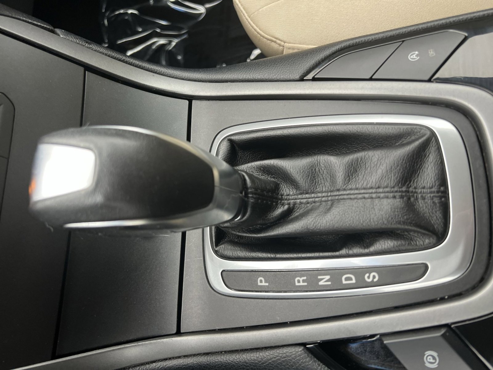 Used 2016 Ford Edge SE image 21