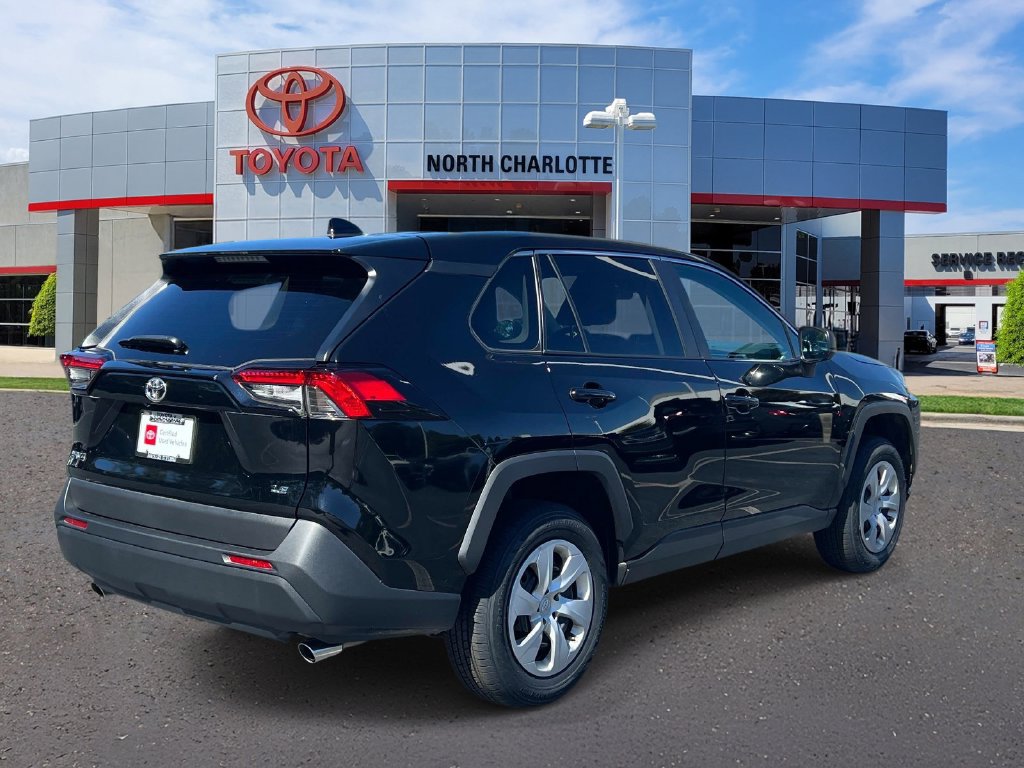 Used 2024 Toyota RAV4 LE FWD image 7