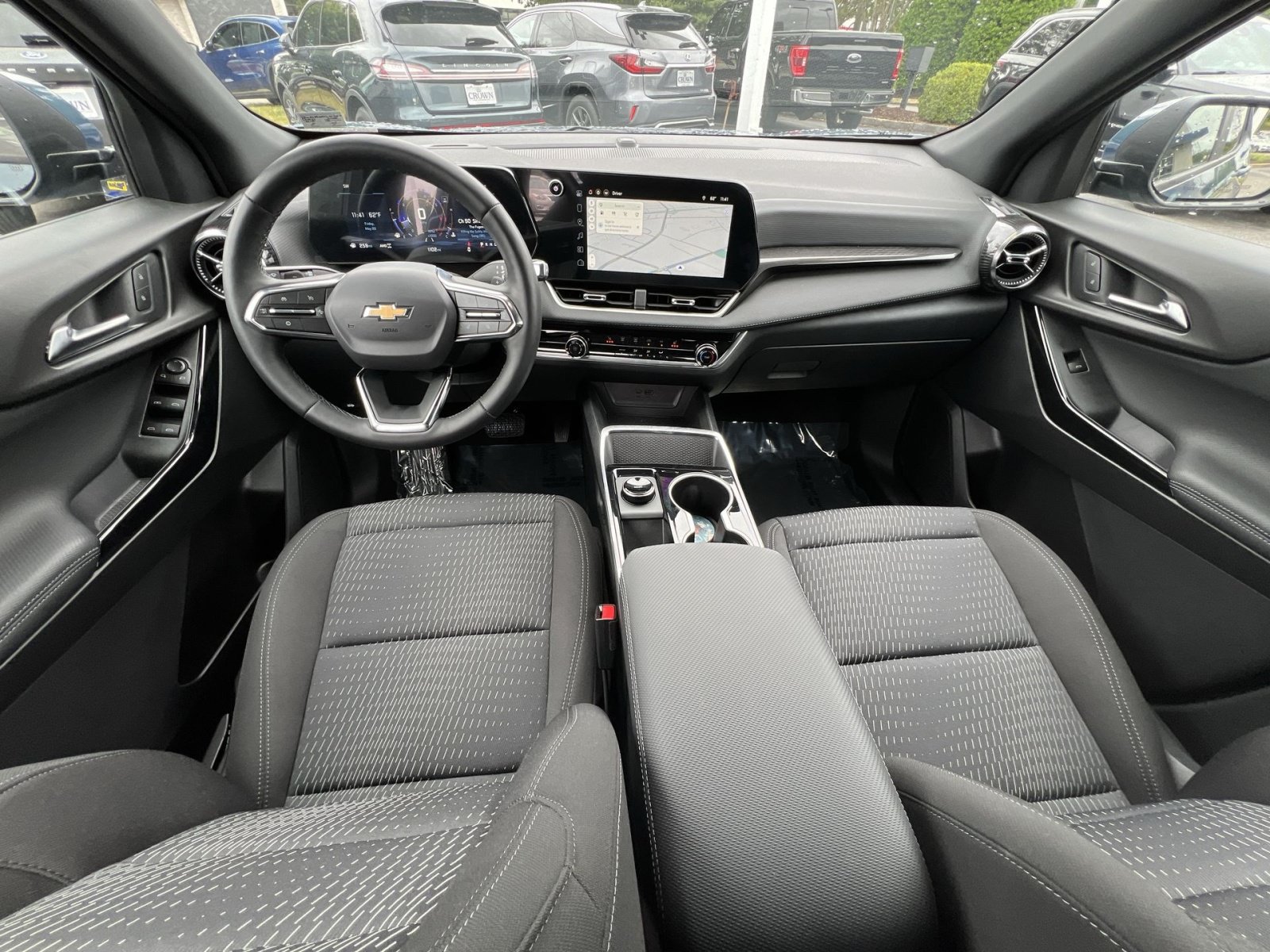 Used 2026 Chevrolet Equinox LT w/ Safety and Technology Package AWD/4WD image 2