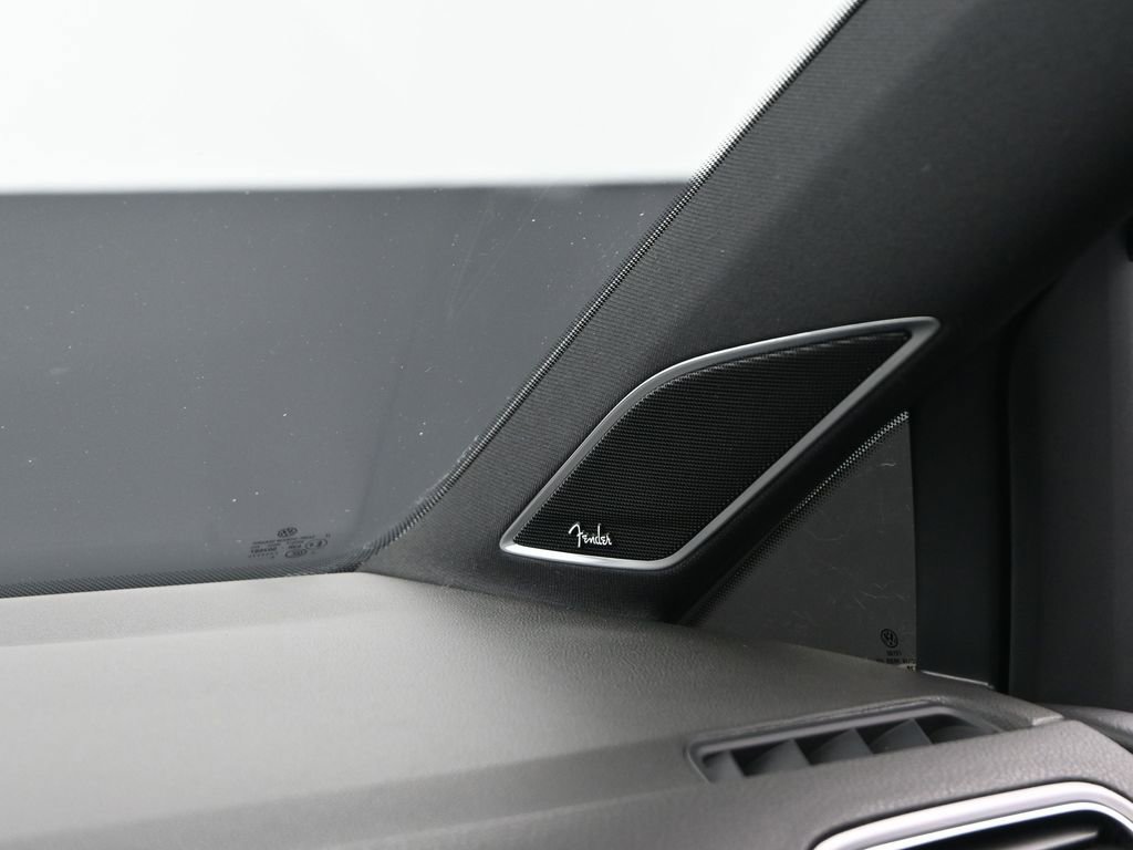 Used 2015 Volkswagen Golf R 4-Door image 22