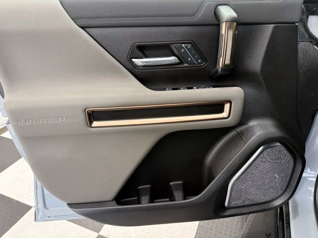 Used 2025 GMC Hummer EV 2X w/ LPO, Roof Cross Rail Package image 16