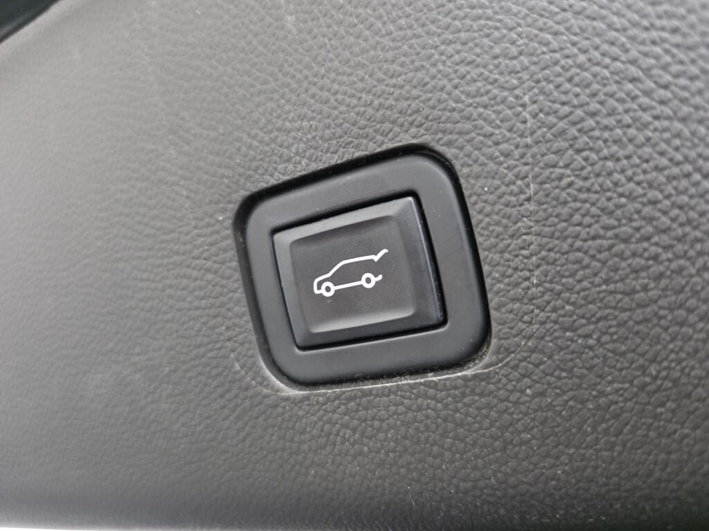 Used 2022 Chevrolet Traverse LT FWD image 20