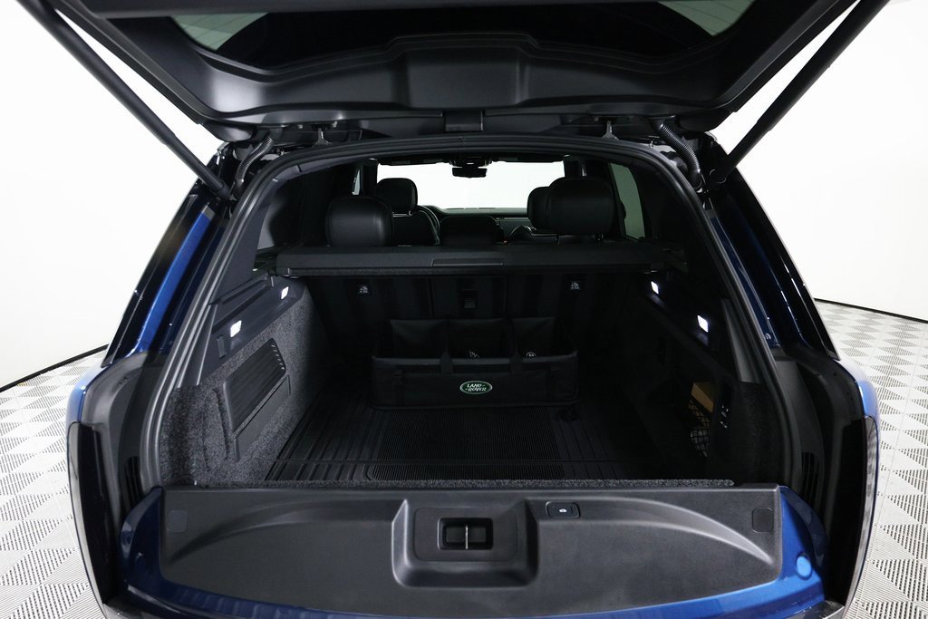 Used 2025 Land Rover Range Rover SE image 8
