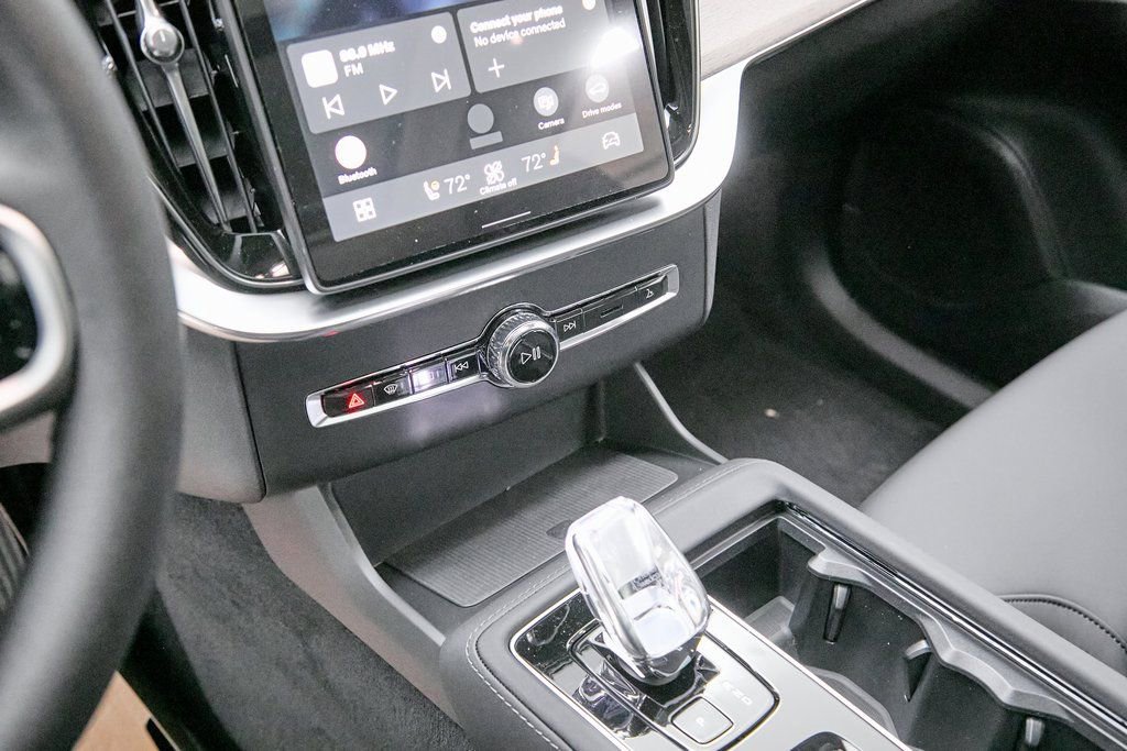 New 2026 Volvo XC90 B6 Core image 14