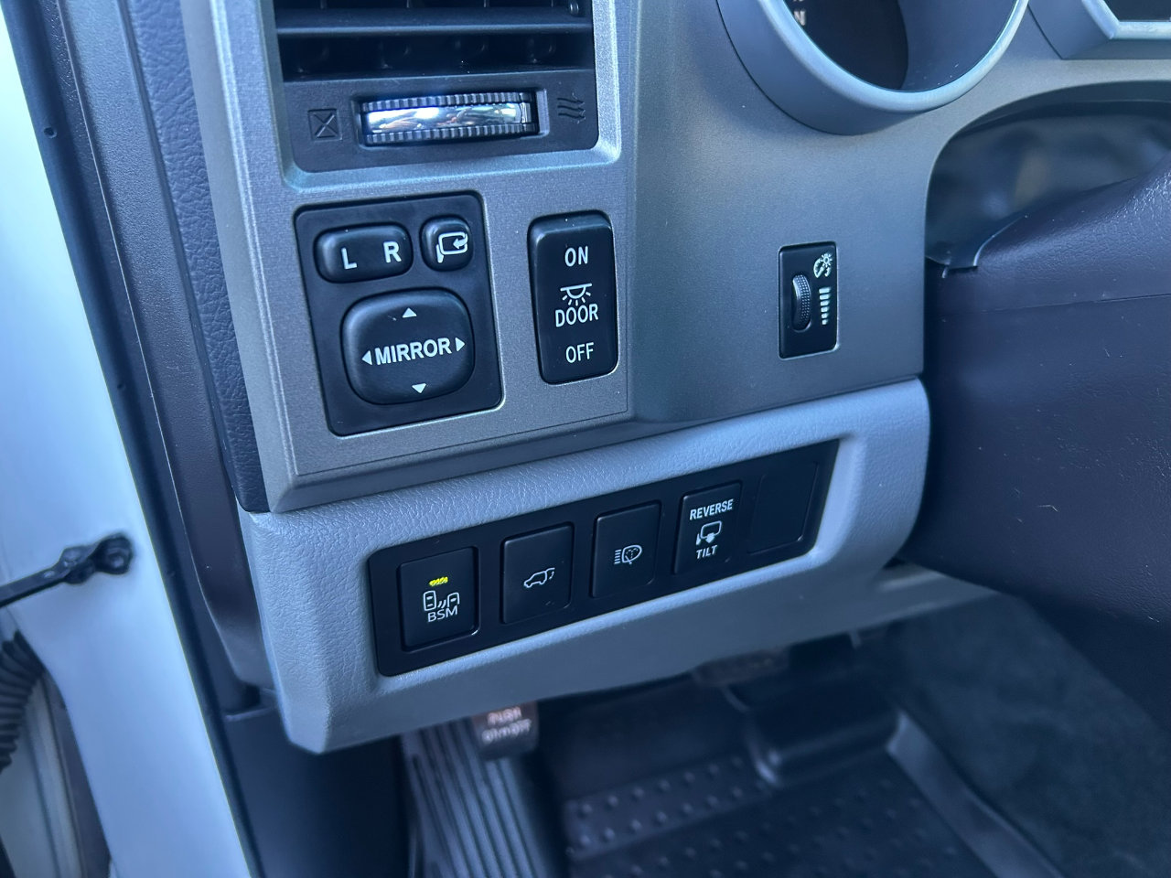 Used 2016 Toyota Sequoia Platinum image 10