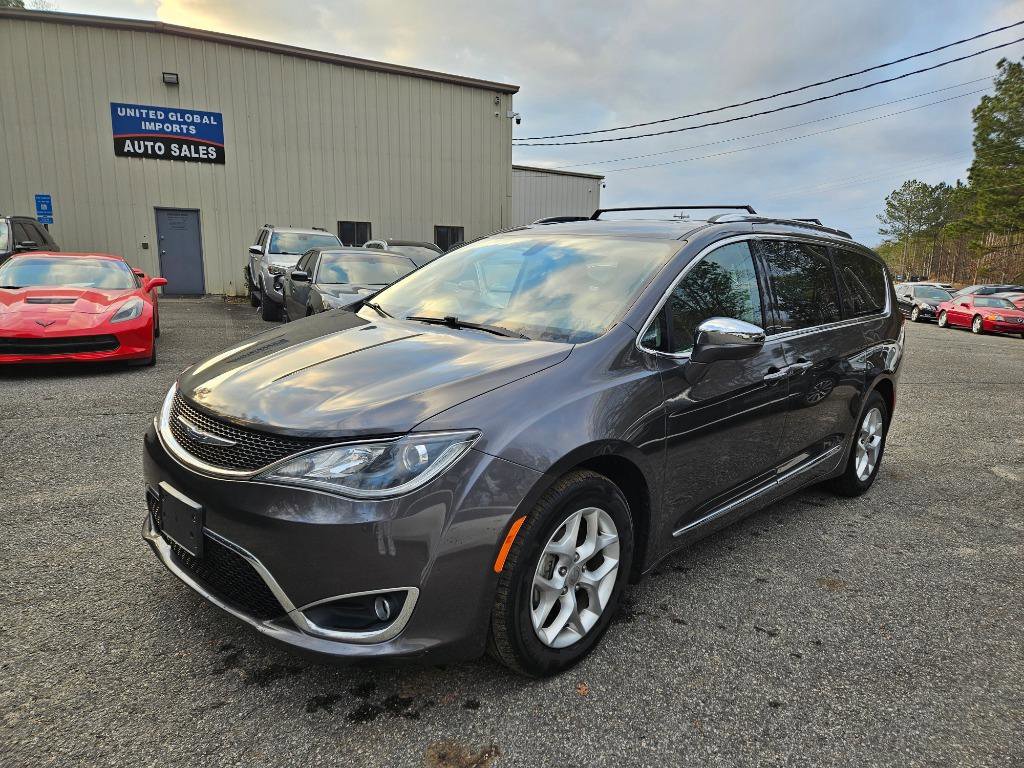 Used 2020 Chrysler Pacifica Limited image 1