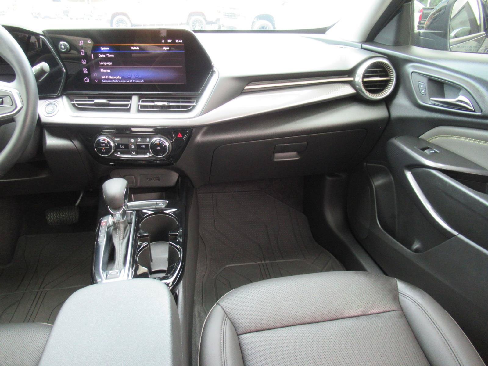 Used 2025 Chevrolet Trax ACTIV w/ Driver Confidence Package FWD image 15