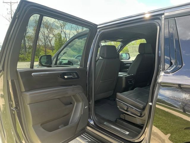 New 2026 Chevrolet Suburban RST w/ Comfort Package AWD/4WD image 16