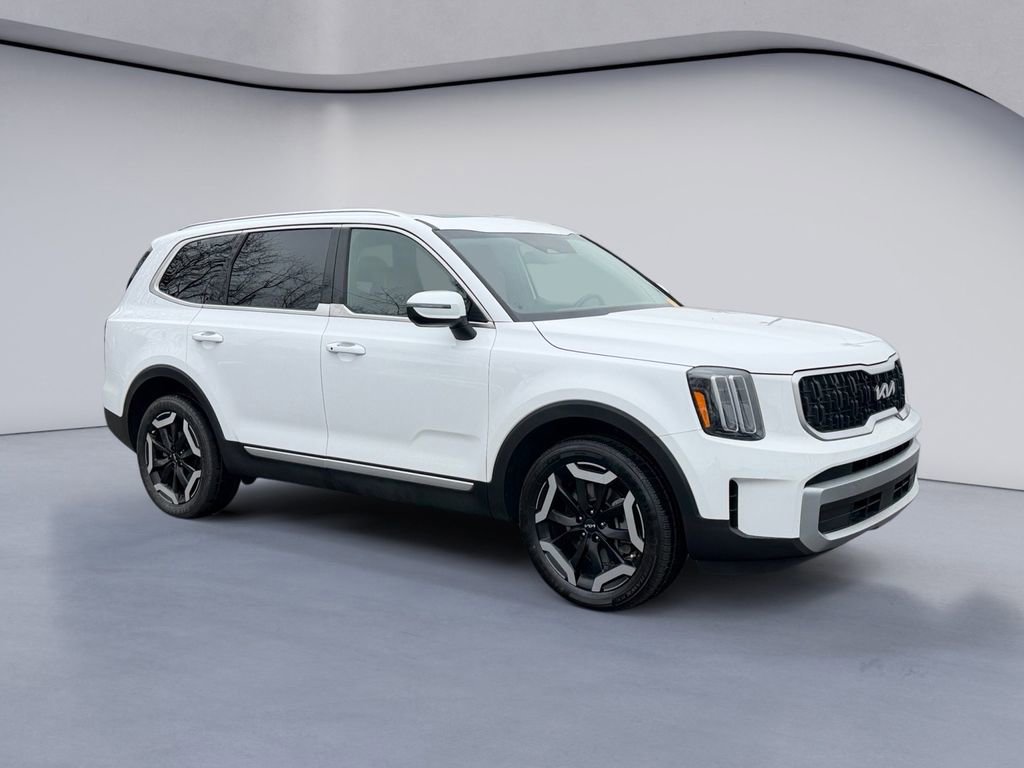 Used 2023 Kia Telluride EX w/ EX Captain's Chair Package image 7