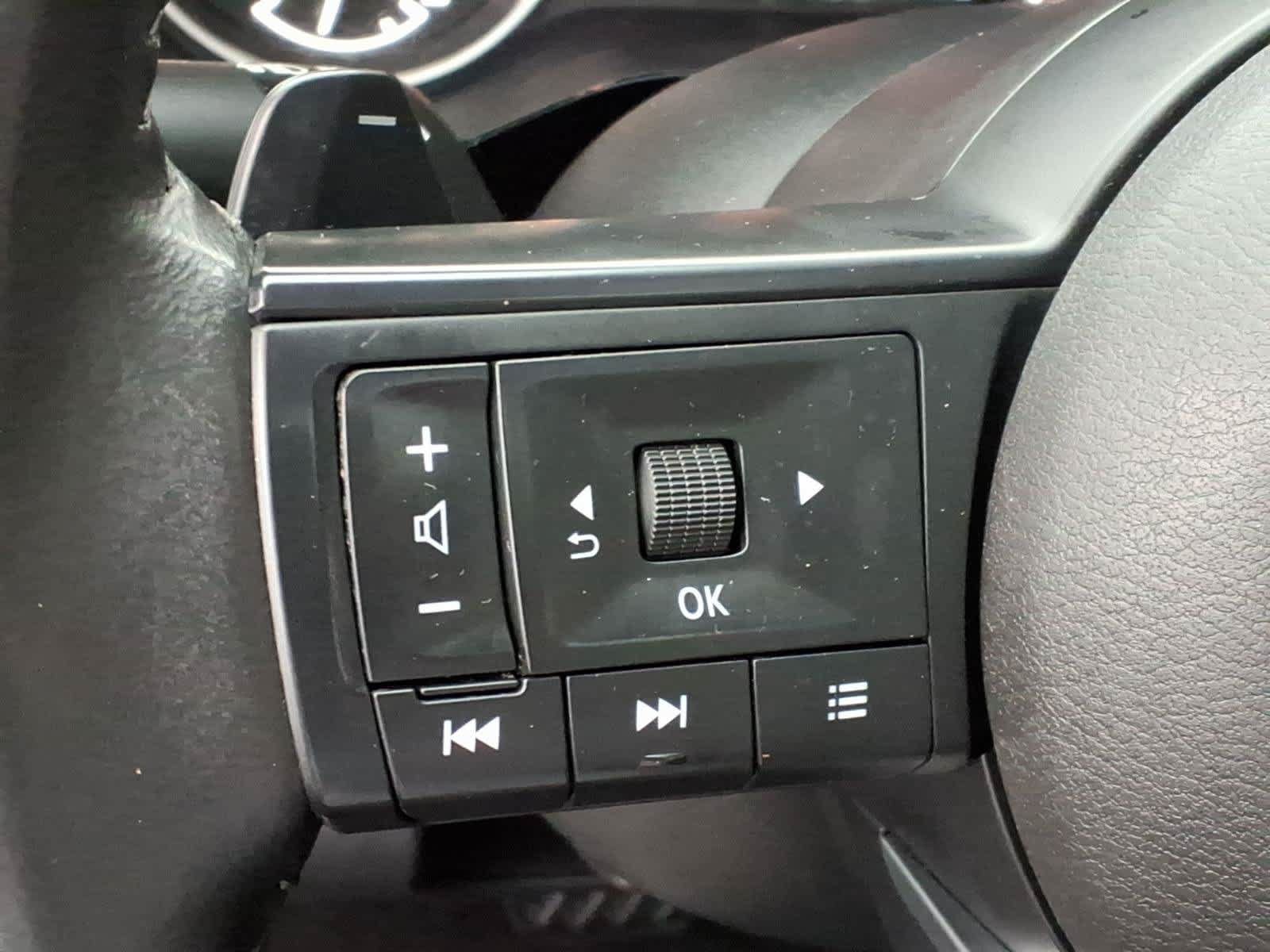 Used 2024 Nissan Pathfinder SV w/ SV Premium Package FWD image 18