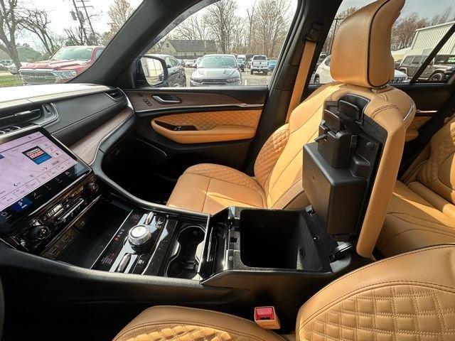 Used 2025 Jeep Grand Cherokee Summit w/ Adv Protech Group IV image 28