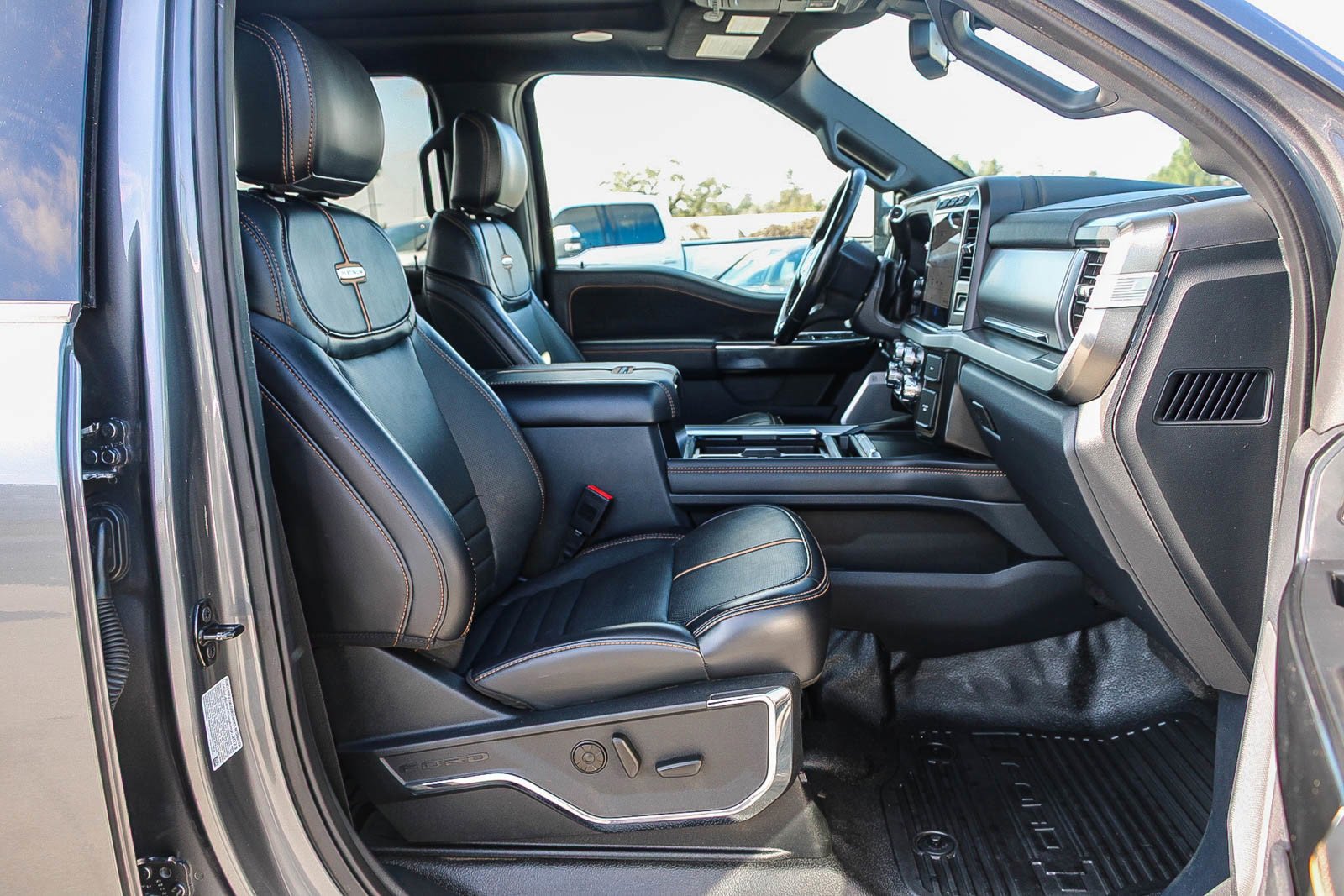 Used 2024 Ford F350 Platinum image 16