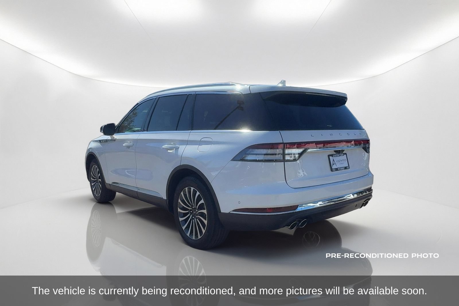 Used 2024 Lincoln Aviator Reserve w/ Equipment Group 201A RWD image 8