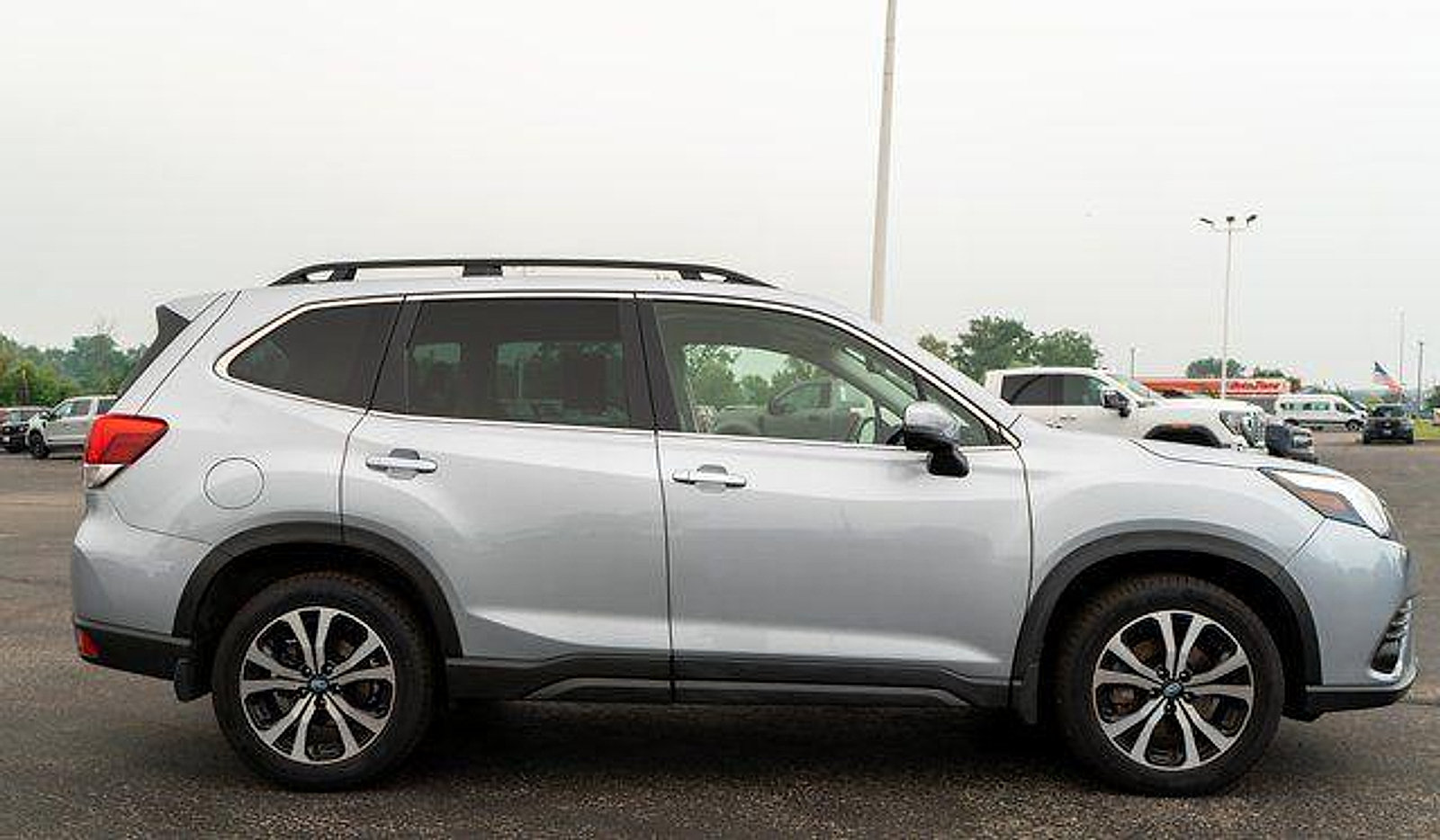Used 2023 Subaru Forester Limited w/ Popular Package #2 AWD/4WD image 5