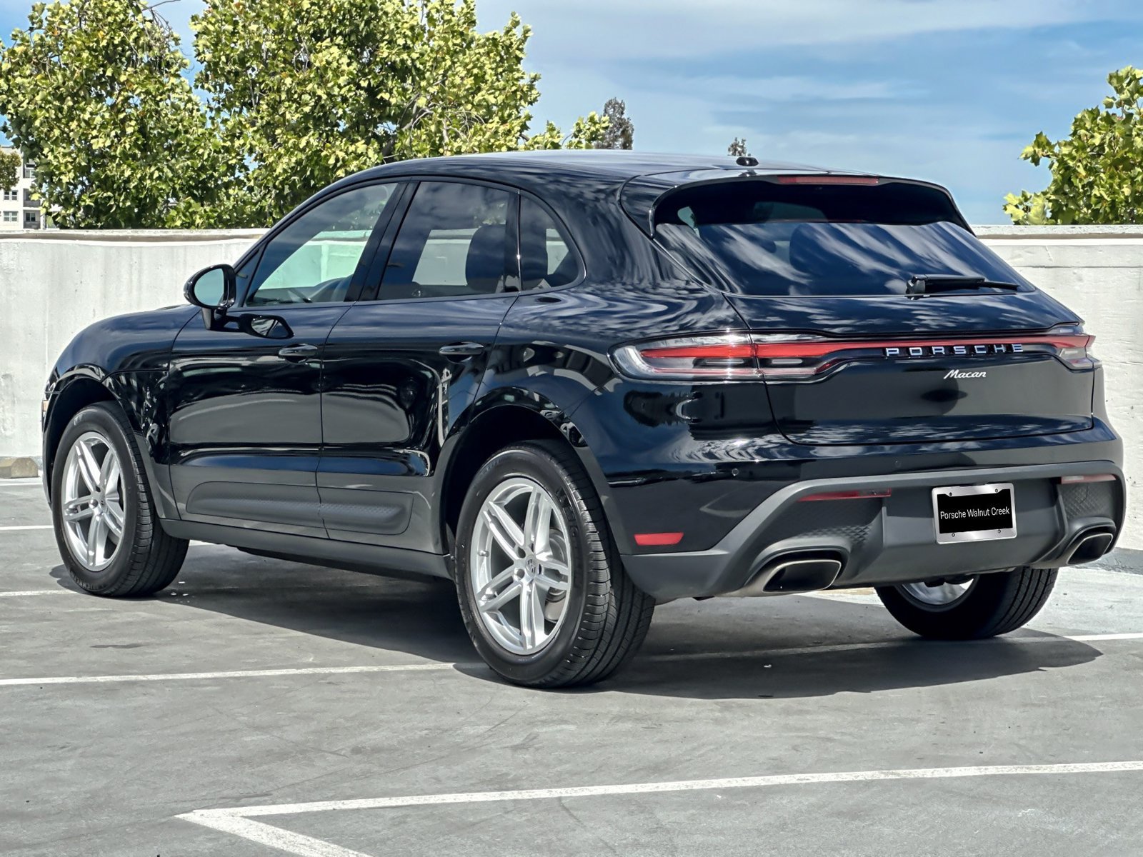 Certified 2026 Porsche Macan AWD/4WD image 4