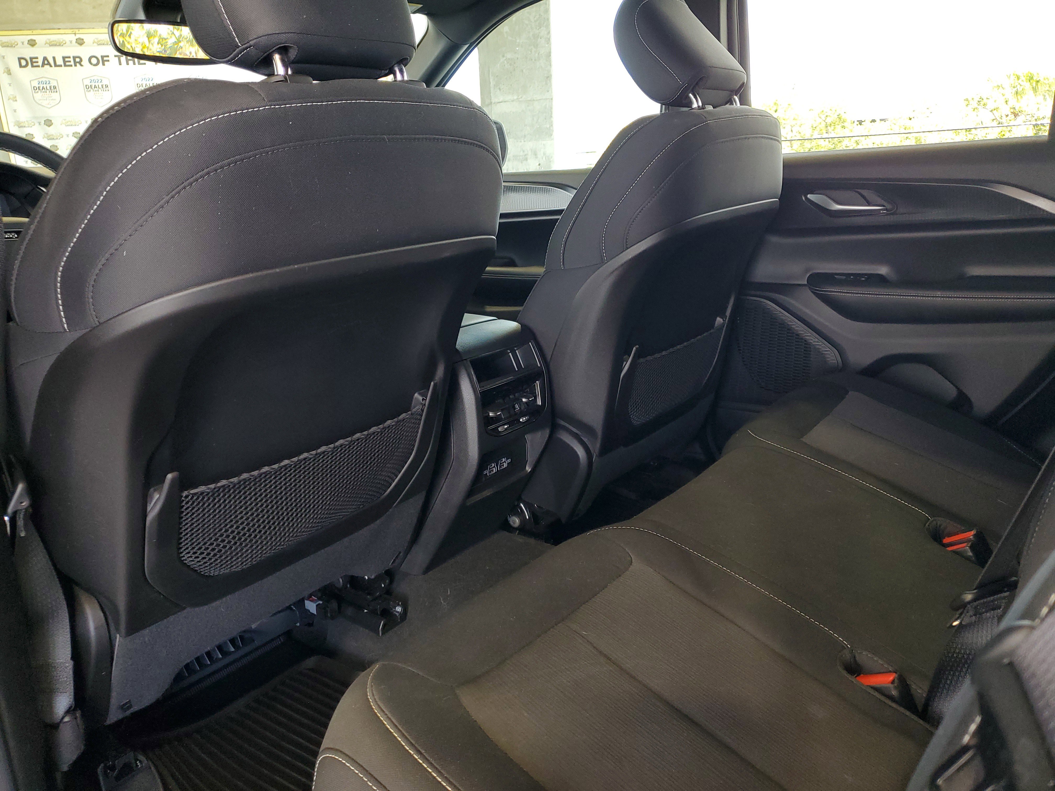 Certified 2024 Jeep Grand Cherokee Laredo AWD/4WD image 10