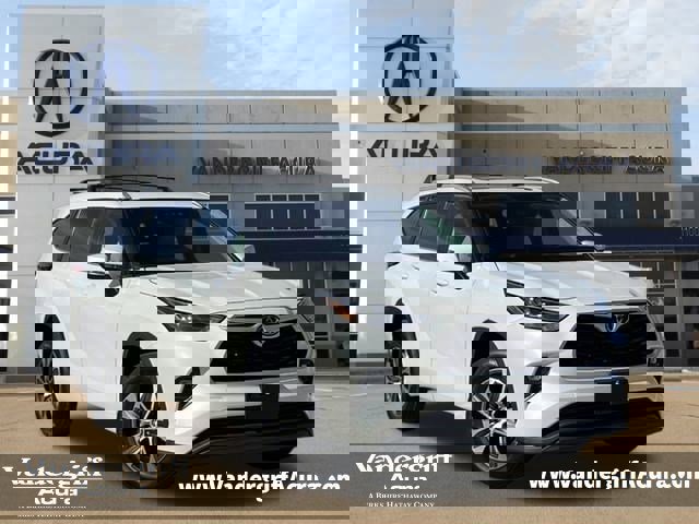 Used 2023 Toyota Highlander XLE