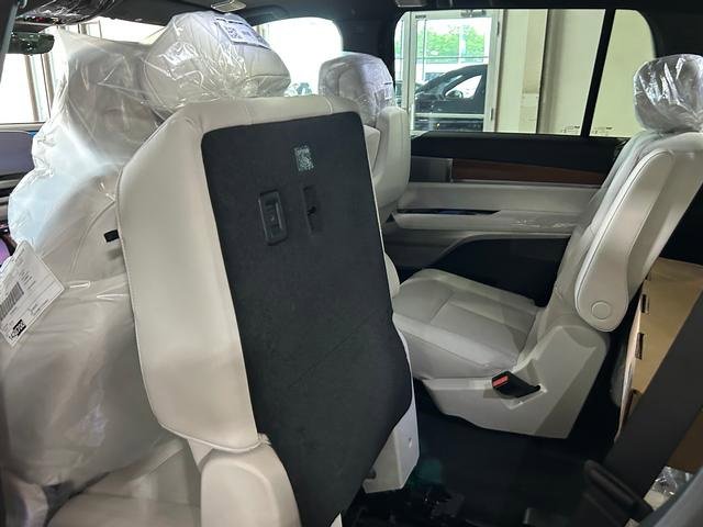 New 2026 Cadillac Vistiq Luxury w/ LPO, Floor Liner Package image 11