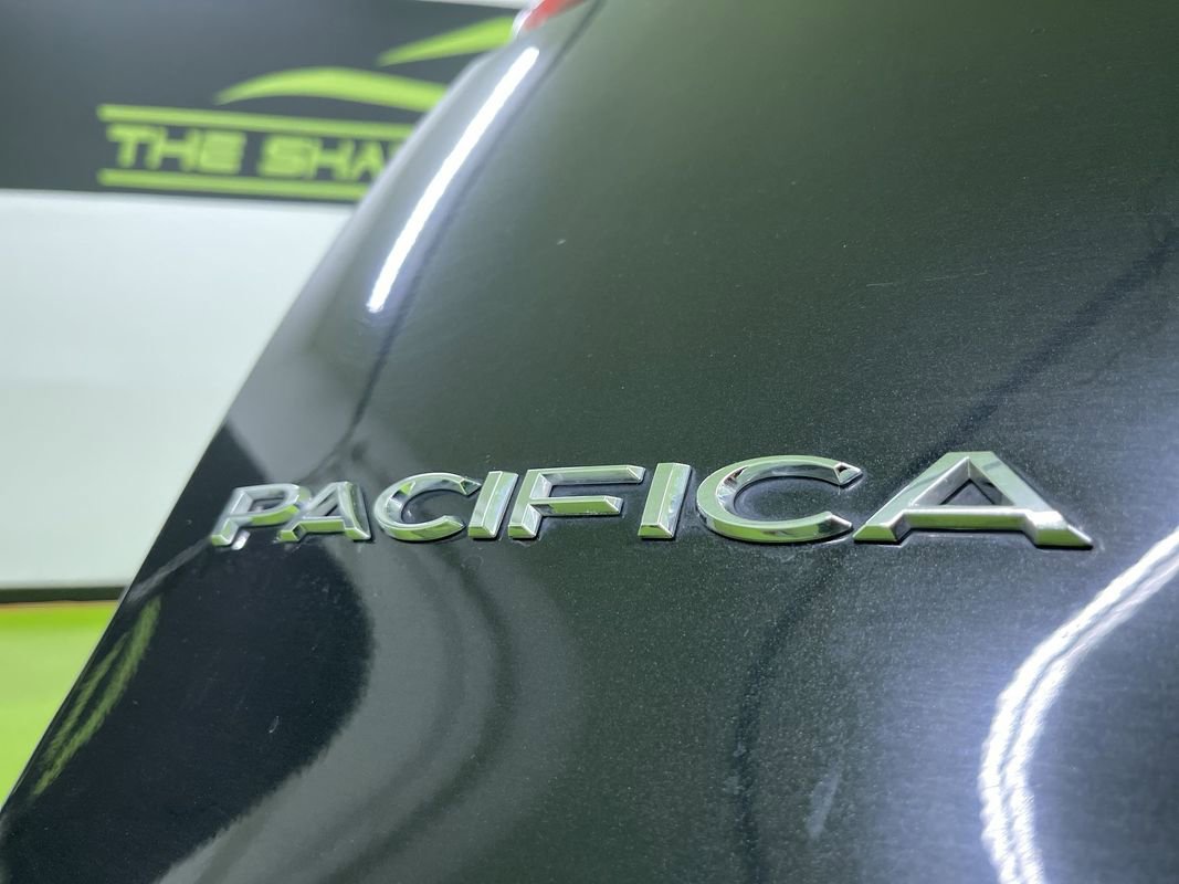 Used 2022 Chrysler Pacifica Touring-L w/ Uconnect Theater Family Group image 14