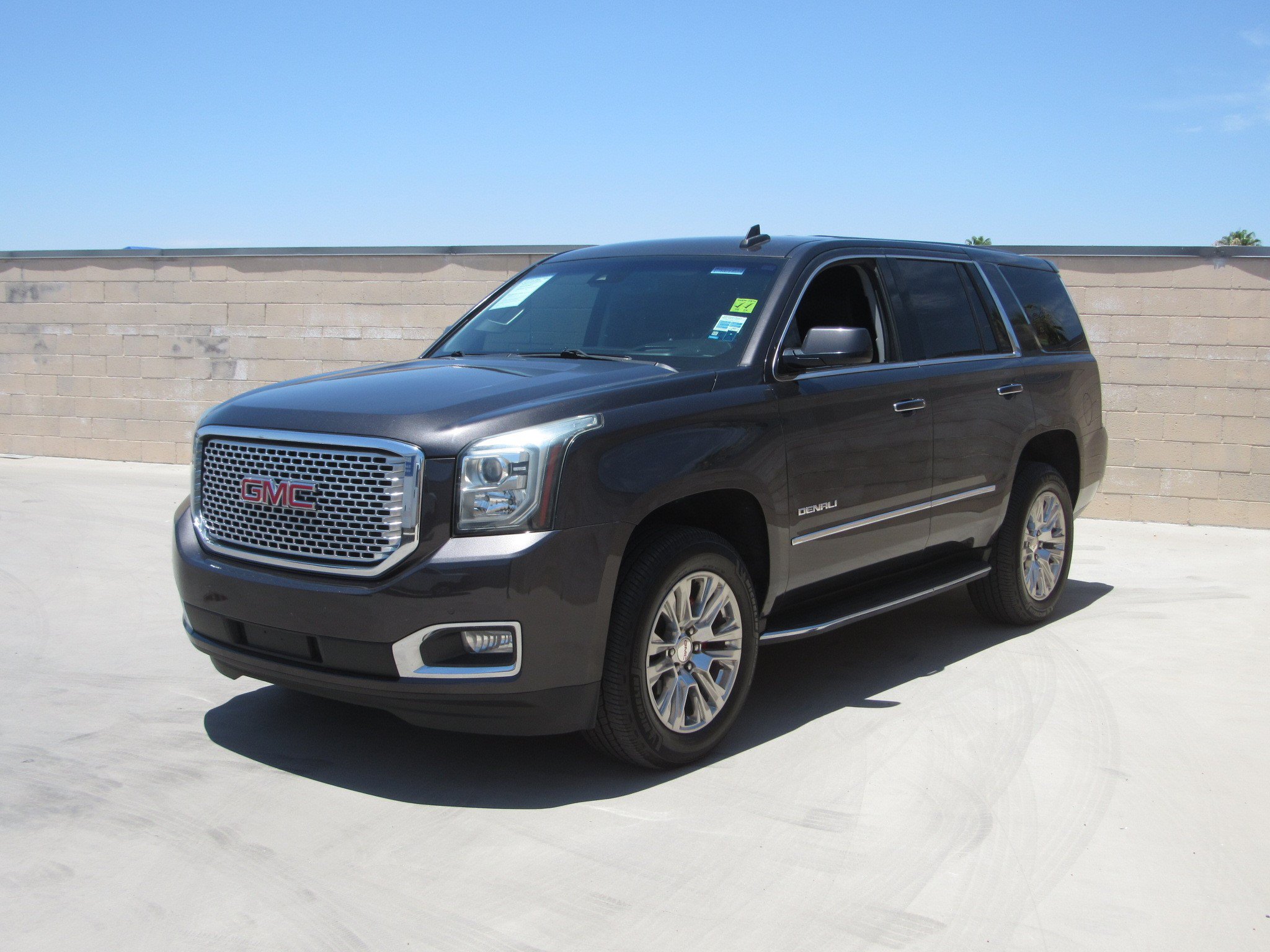 Used 2017 GMC Yukon Denali RWD image 1