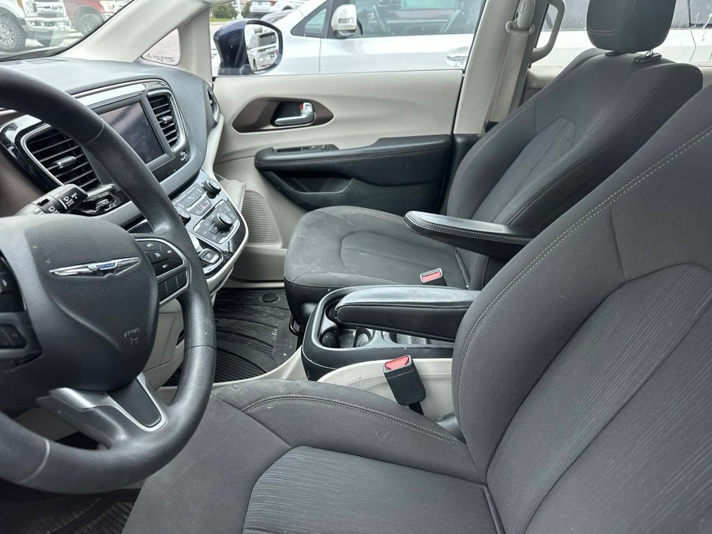 Used 2018 Chrysler Pacifica Touring Plus w/ Tire & Wheel Group FWD image 10