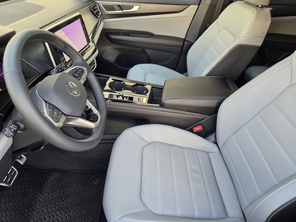 Used 2026 Volkswagen Atlas Cross Sport SEL R-Line AWD/4WD image 11