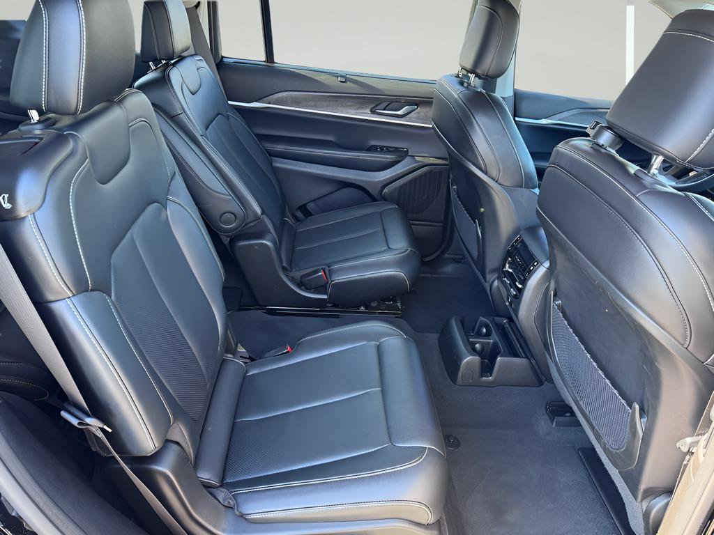 Used 2023 Jeep Grand Cherokee L Limited w/ Luxury Tech Group II image 19