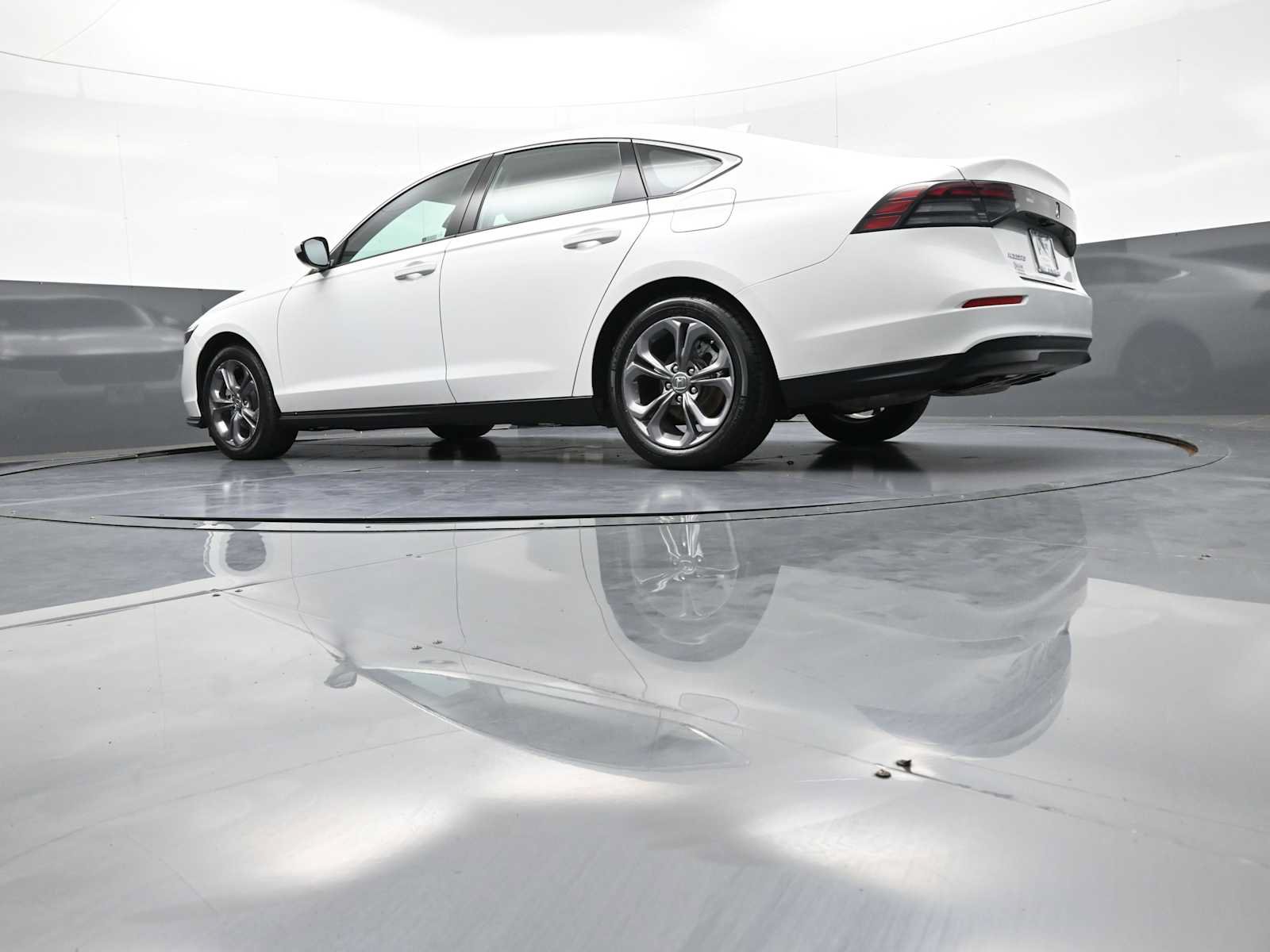 Certified 2024 Honda Accord EX image 31