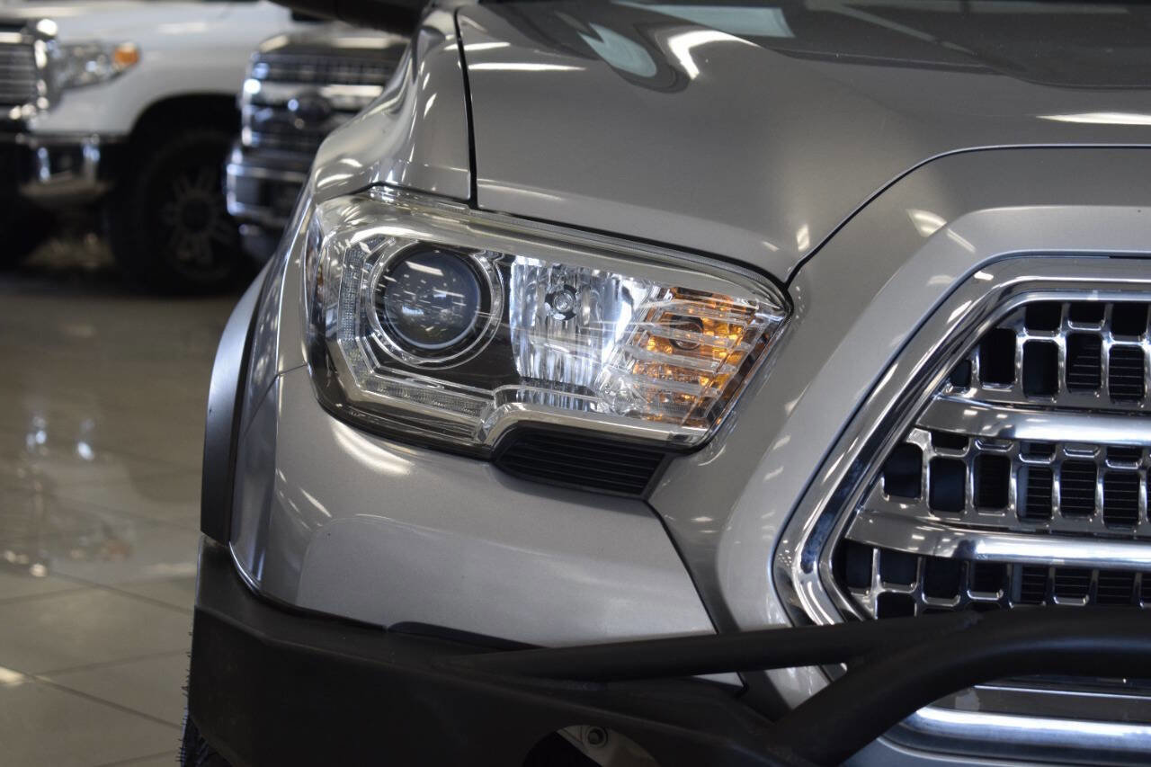 Used 2017 Toyota Tacoma TRD Off-Road image 8