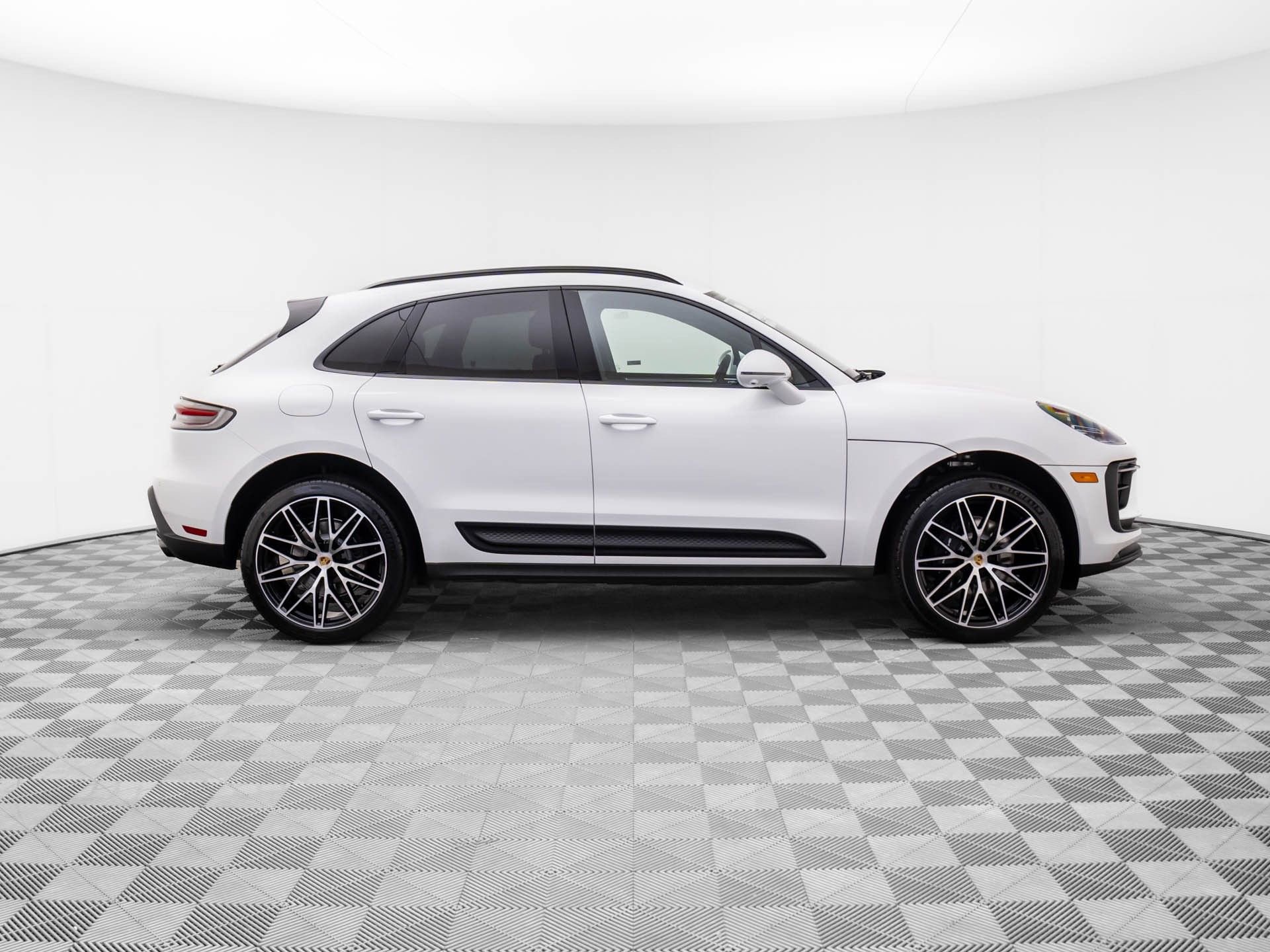 Certified 2026 Porsche Macan image 7