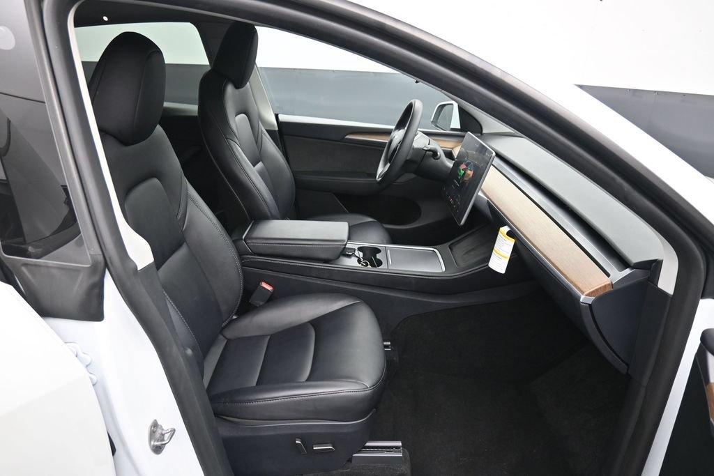 Used 2024 Tesla Model Y Long Range AWD/4WD image 25