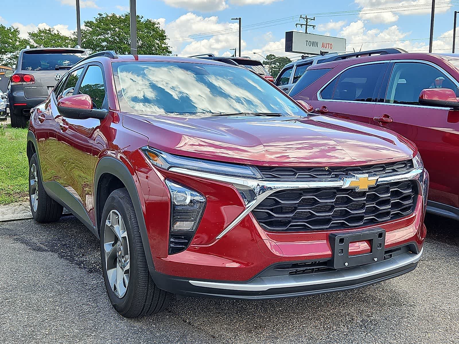 Used 2025 Chevrolet Trax LT w/ Driver Confidence Package FWD image 2