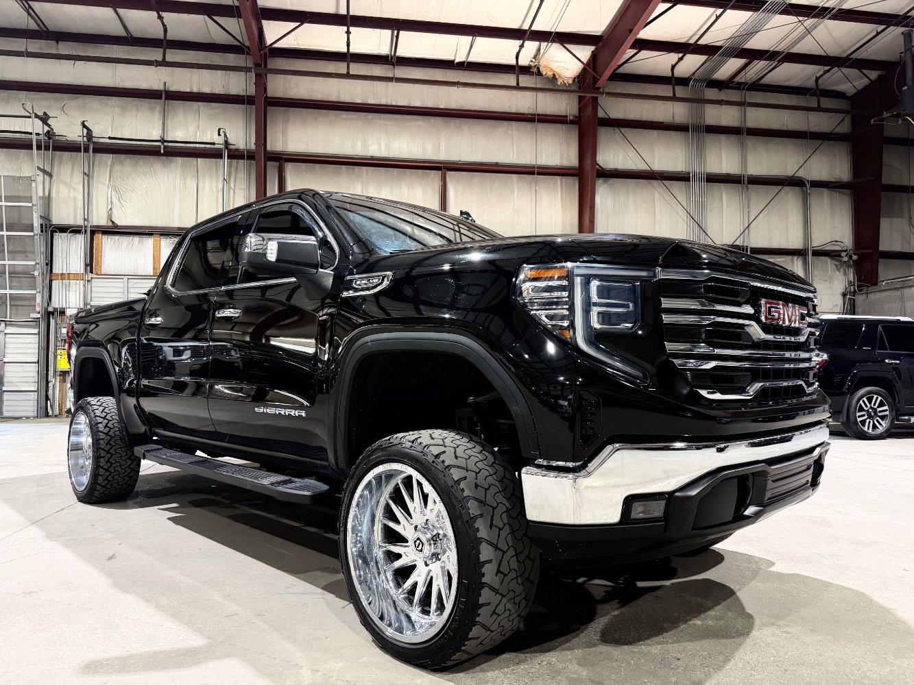 Used 2022 GMC Sierra 1500 SLT w/ SLT Convenience Package AWD/4WD image 2