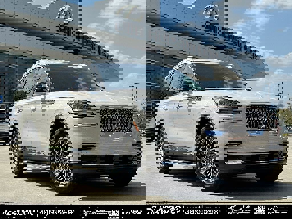 Used 2023 Lincoln Aviator AWD w/ Class IV Trailer Tow Package image 1