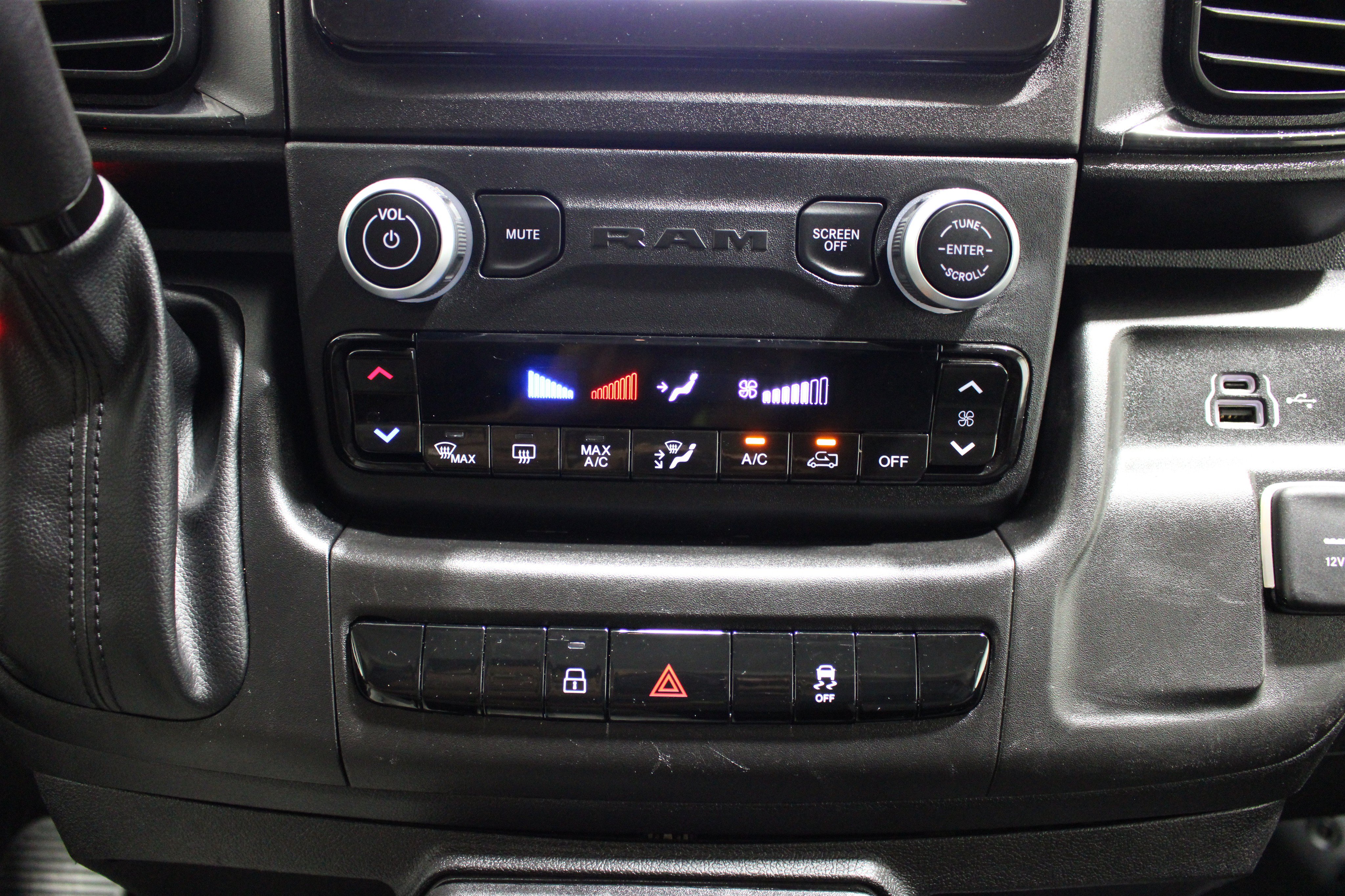 Used 2025 RAM ProMaster 2500 w/ Convenience Group FWD image 15